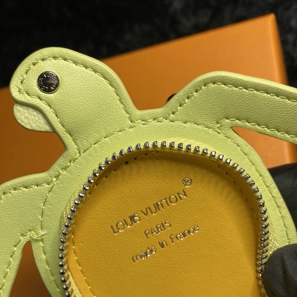 Louis Vuitton Turtle Keychain Coin Pouch, Green Leather - Picture 3 of 4